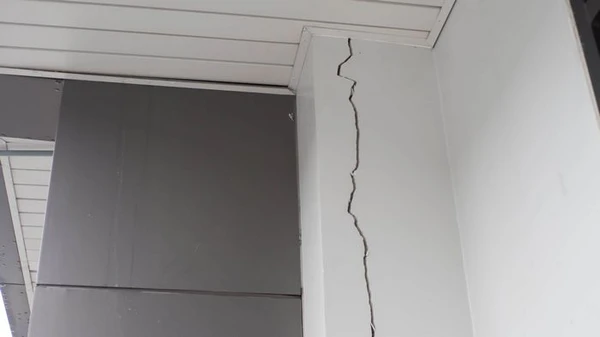 چرا دیوارها ترک دارند و چگونه ظاهر می شوند؟
